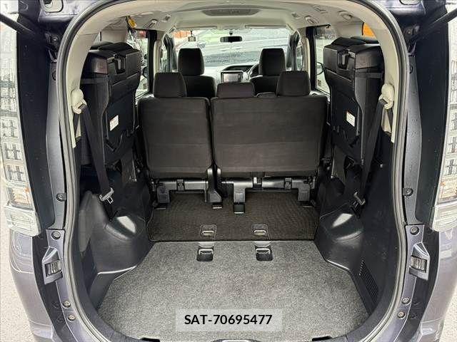 Toyota VOXY 2015-11 7880392-21