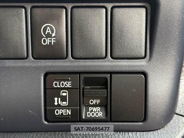 Toyota VOXY 2015-11 7880392-24