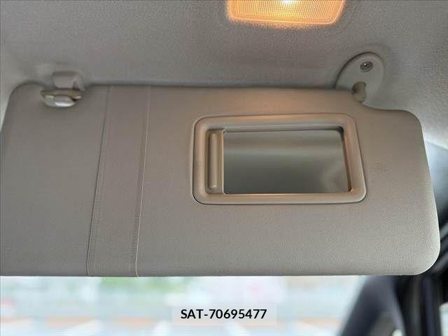 Toyota VOXY 2015-11 7880392-27