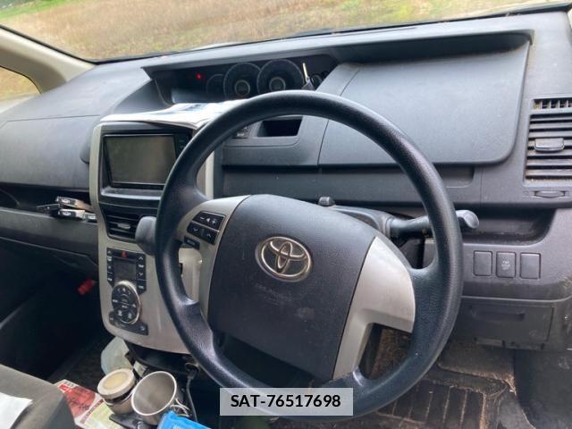 Toyota VOXY 2011-12 7880403-9