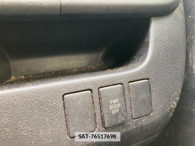Toyota VOXY 2011-12 7880403-17