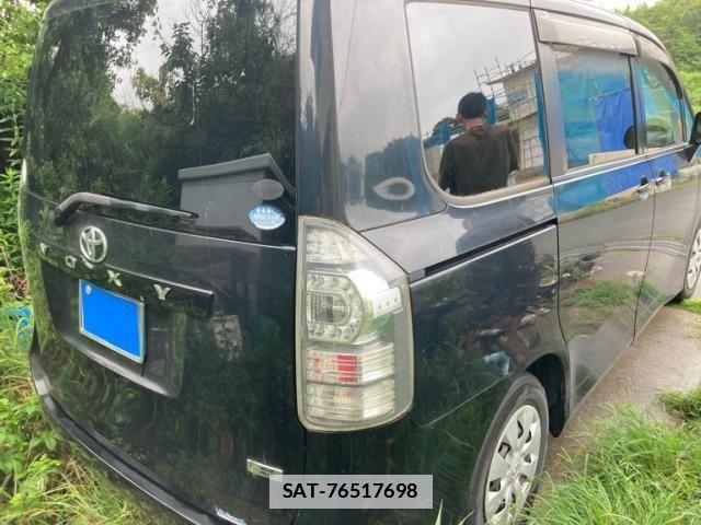 Toyota VOXY 2011-12 7880403-2