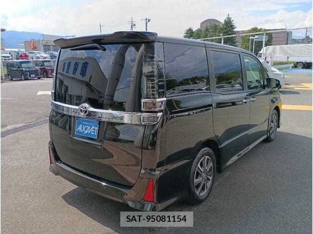 Toyota VOXY 2021-05 7880374-1