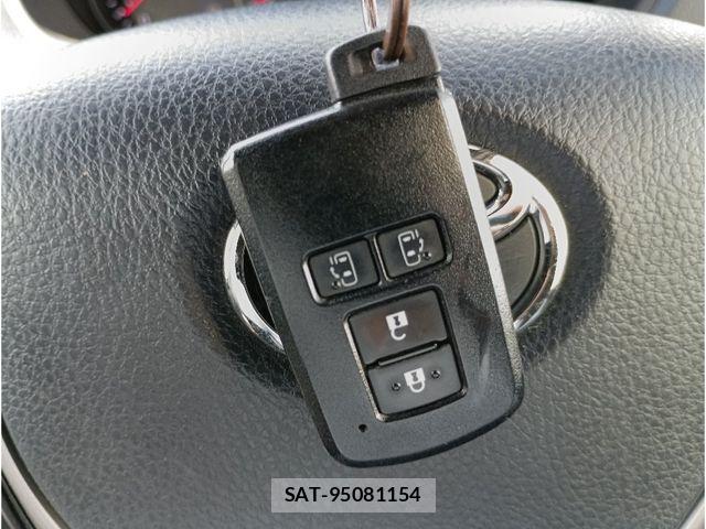 Toyota VOXY 2021-05 7880374-21