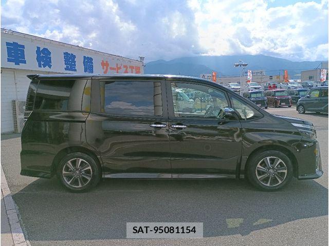 Toyota VOXY 2021-05 7880374-3