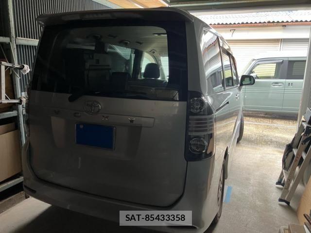 Toyota VOXY 2008-07 7880402-1