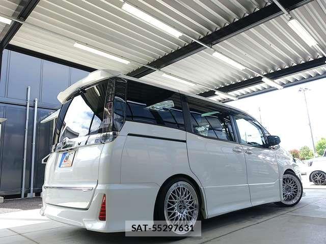 Toyota VOXY 2014-12 7880380-6