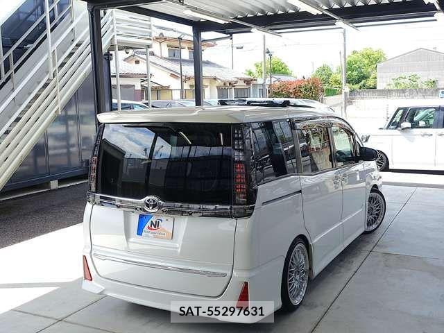 Toyota VOXY 2014-12 7880380-7