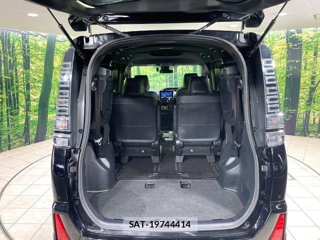 Toyota VOXY 2021-08 7880372-10