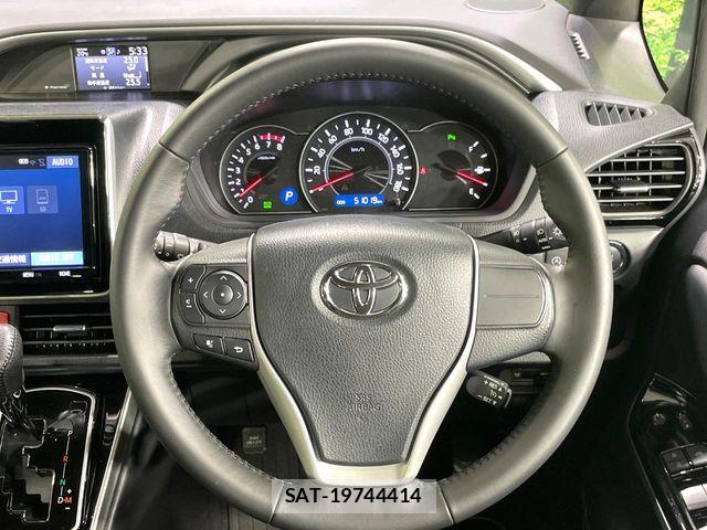 Toyota VOXY 2021-08 7880372-11