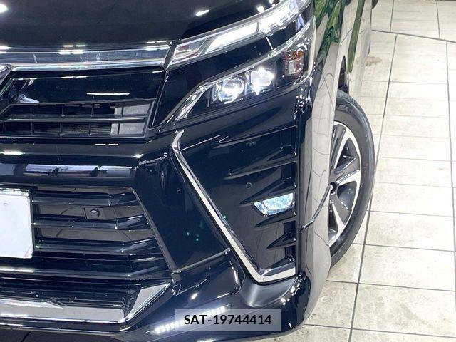 Toyota VOXY 2021-08 7880372-12