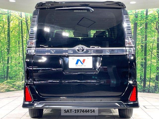 Toyota VOXY 2021-08 7880372-15