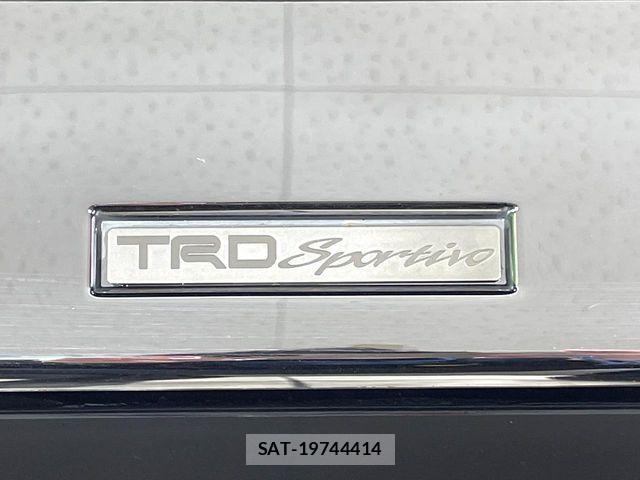 Toyota VOXY 2021-08 7880372-2