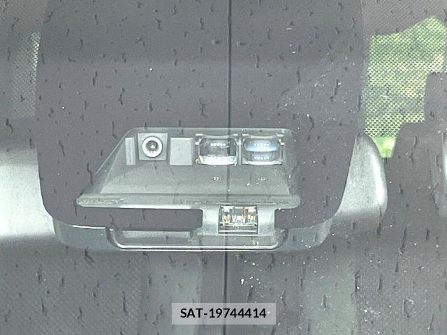 Toyota VOXY 2021-08 7880372-4
