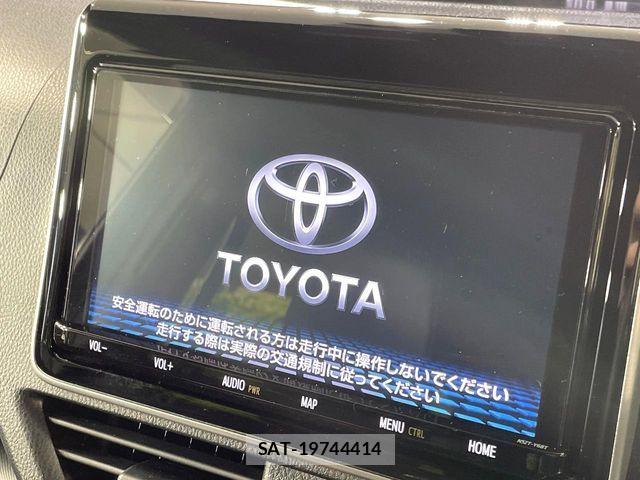 Toyota VOXY 2021-08 7880372-5