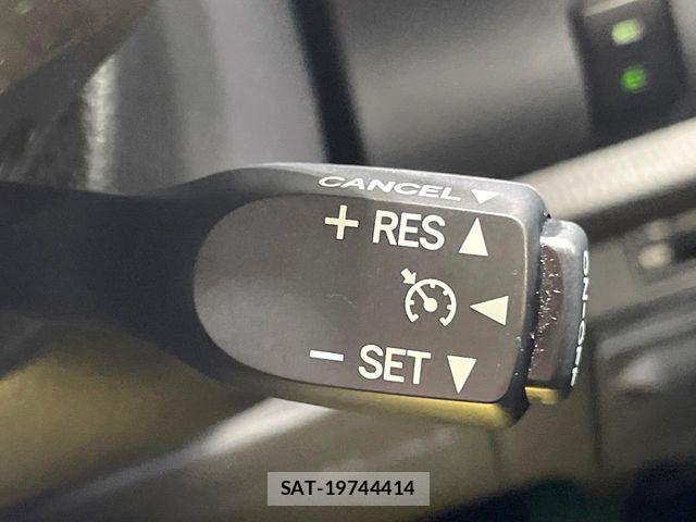 Toyota VOXY 2021-08 7880372-6