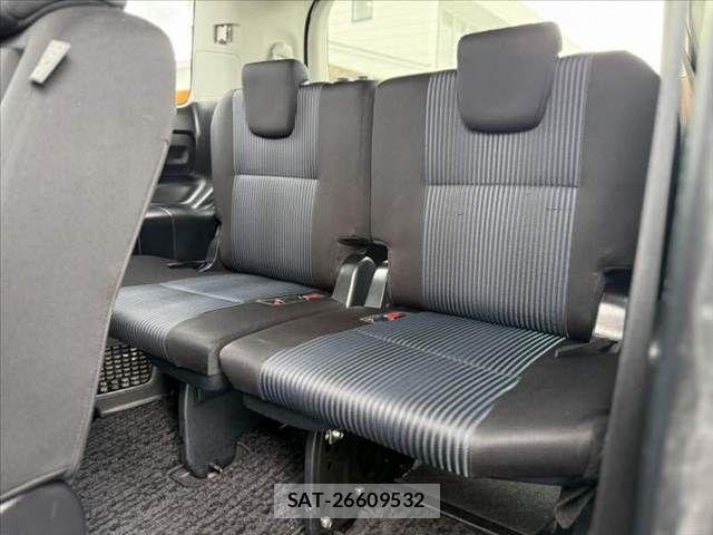 Toyota VOXY 2014-04 7880388-20