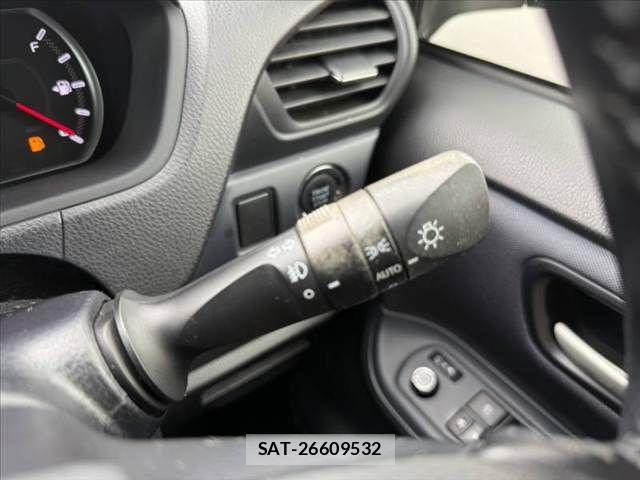 Toyota VOXY 2014-04 7880388-28