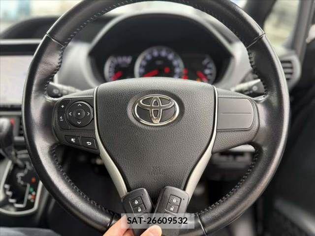 Toyota VOXY 2014-04 7880388-6