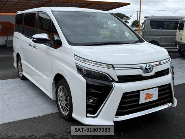 Toyota VOXY 2021-11 7880361-9