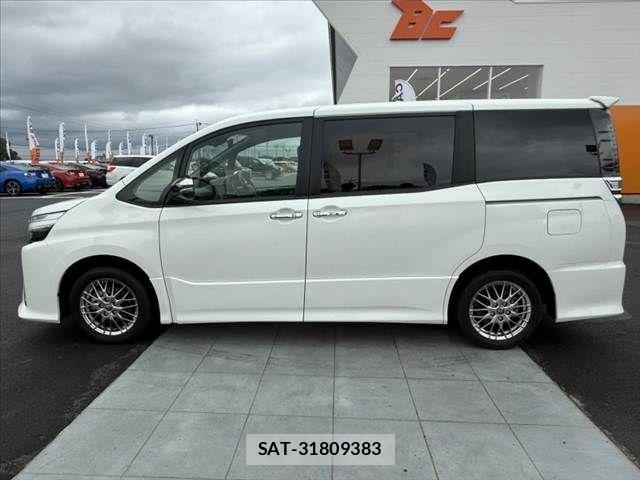Toyota VOXY 2021-11 7880361-10