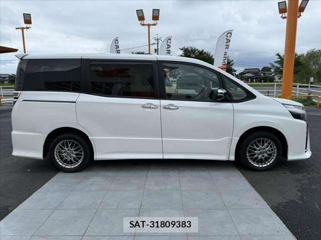 Toyota VOXY 2021-11 7880361-11