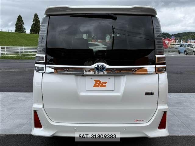 Toyota VOXY 2021-11 7880361-13