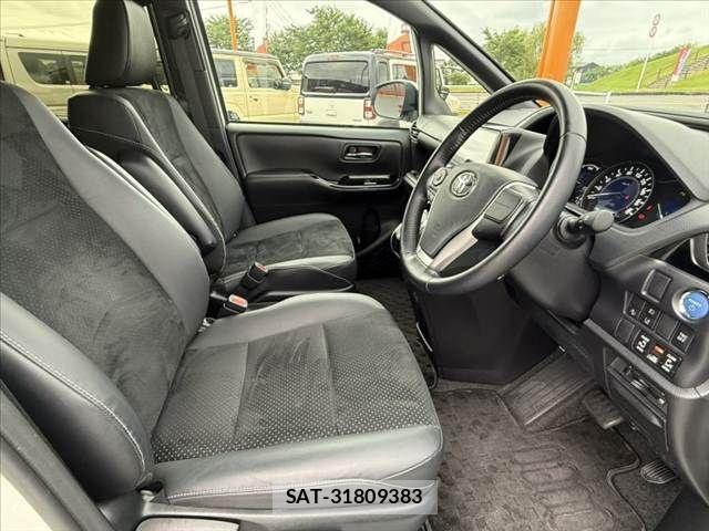 Toyota VOXY 2021-11 7880361-15