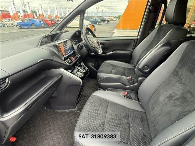 Toyota VOXY 2021-11 7880361-16