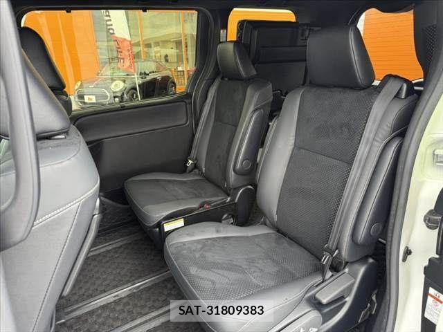 Toyota VOXY 2021-11 7880361-18