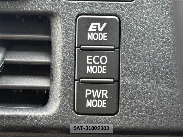 Toyota VOXY 2021-11 7880361-28