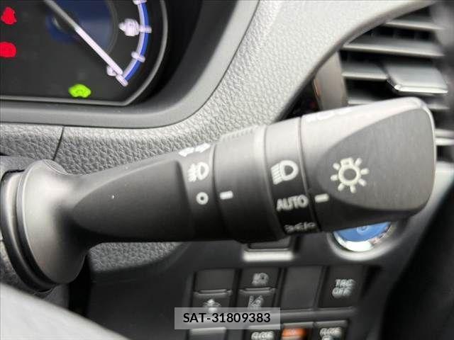 Toyota VOXY 2021-11 7880361-29