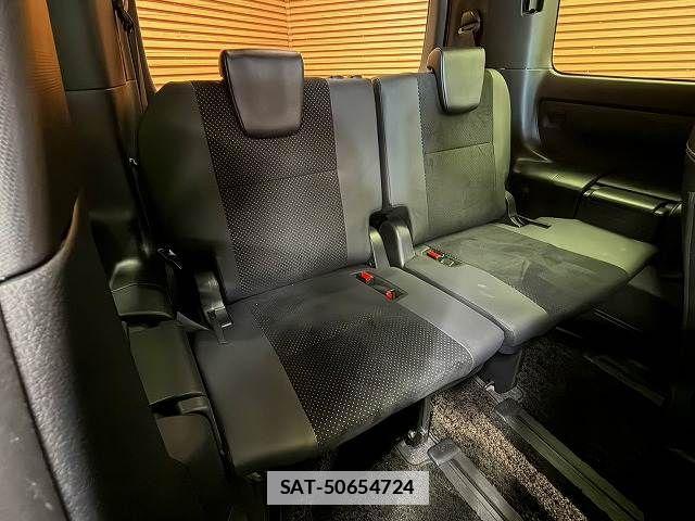 Toyota VOXY 2021-10 7880371-9