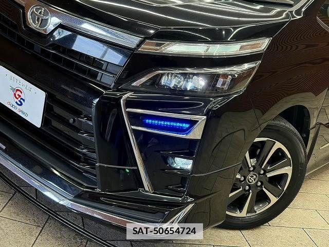 Toyota VOXY 2021-10 7880371-10