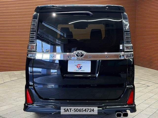 Toyota VOXY 2021-10 7880371-18