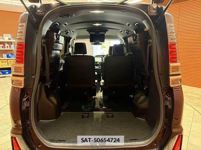 Toyota VOXY 2021-10 7880371-19