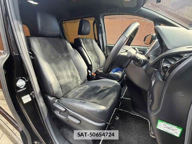 Toyota VOXY 2021-10 7880371-7