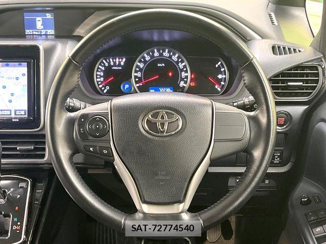 Toyota VOXY 2016-12 7880381-11