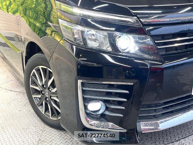 Toyota VOXY 2016-12 7880381-12