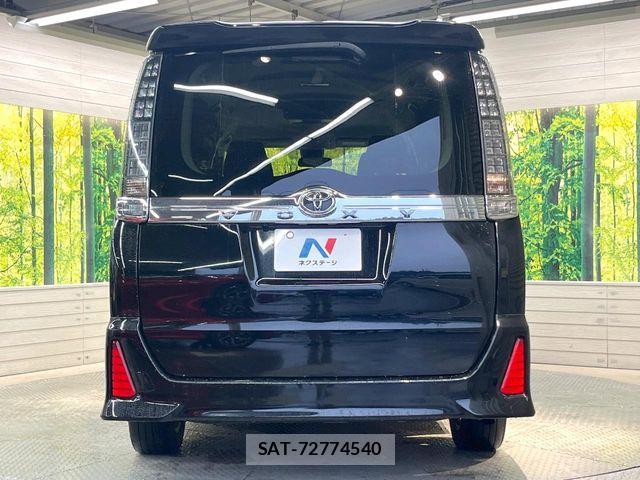 Toyota VOXY 2016-12 7880381-15