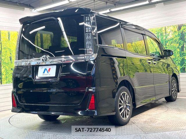 Toyota VOXY 2016-12 7880381-17
