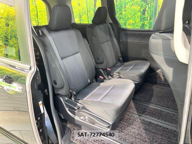 Toyota VOXY 2016-12 7880381-8