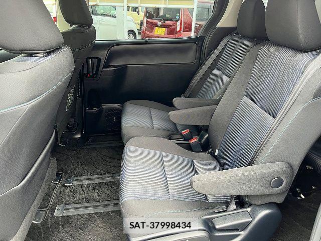 Toyota VOXY 2016-02 7880379-12
