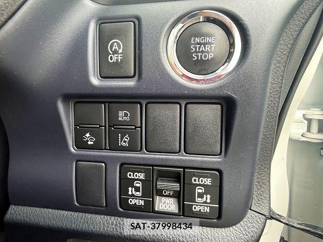 Toyota VOXY 2016-02 7880379-16