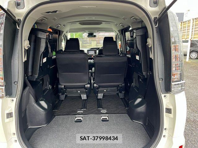 Toyota VOXY 2016-02 7880379-20