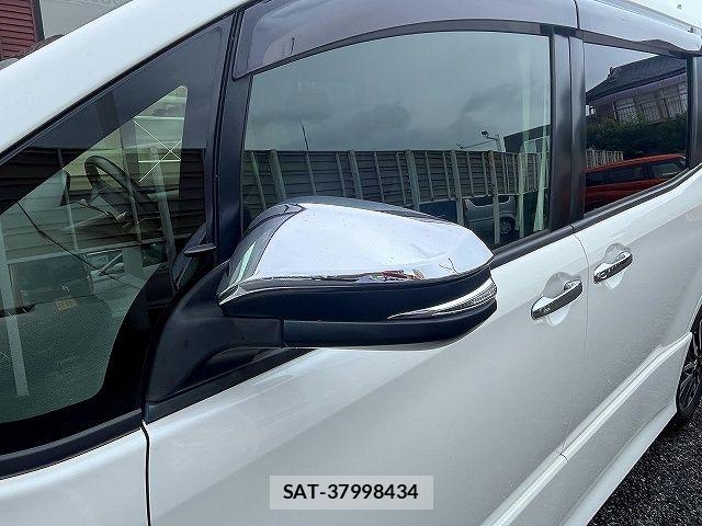 Toyota VOXY 2016-02 7880379-24