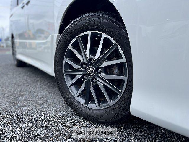 Toyota VOXY 2016-02 7880379-26