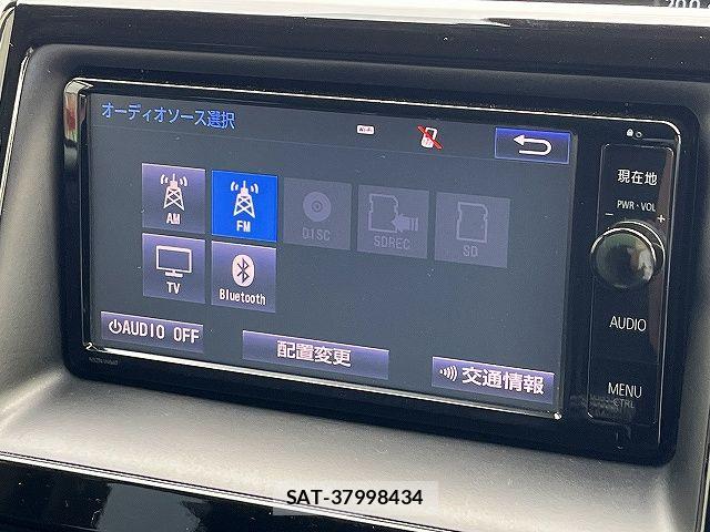 Toyota VOXY 2016-02 7880379-5
