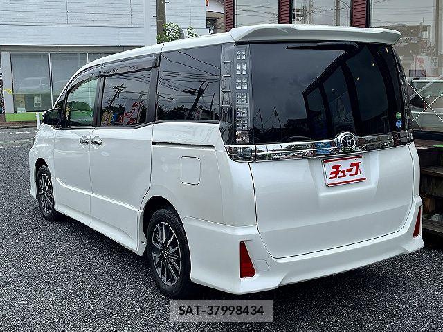 Toyota VOXY 2016-02 7880379-8