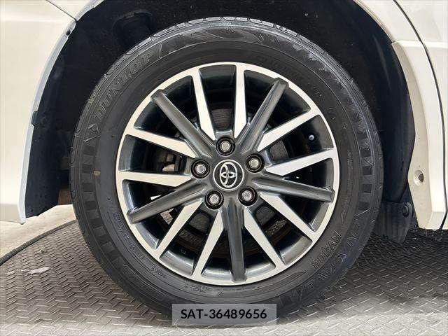 Toyota VOXY 2015-01 7880389-15